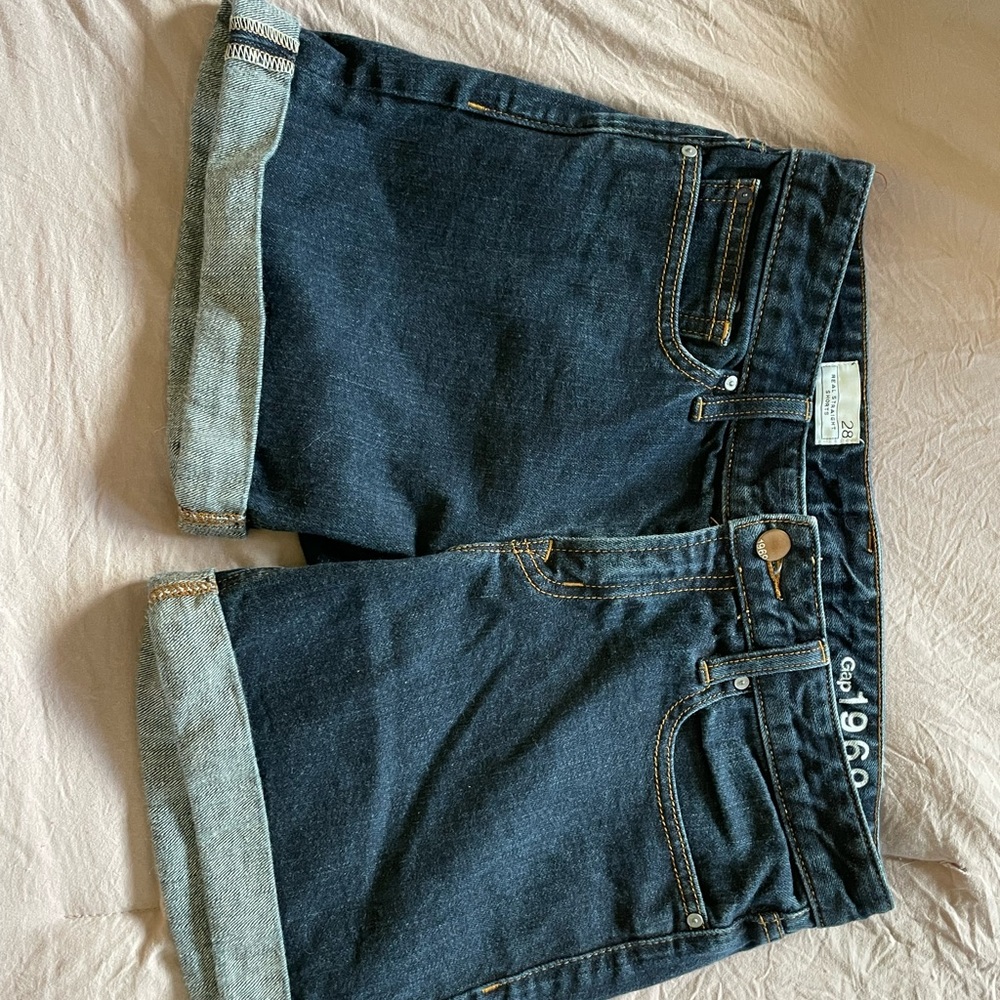 Dark jean shorts, barley worn size 28